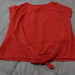 index 赤 結び目付き Tシャツ