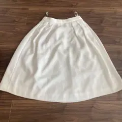 ユニクロ クレープタックスカート サイズS ホワイト　白スカート