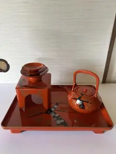 美品！輪島塗　四ツ揃　洗朱　老松　お屠蘇セット　漆塗　お正月　婚礼　伝統工芸品 輪島塗 屠蘇器セット 胴張り形 -松竹梅の高蒔絵仕上げ- [黒色