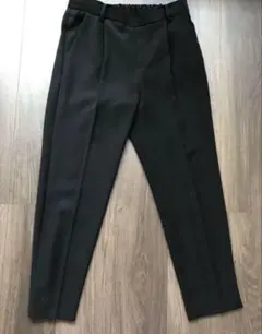 ドゥーズィエムクラス黒のタックテーパードパンツ
