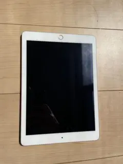 Apple iPad ホワイト シルバー　第5世代　32GB