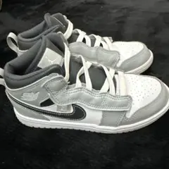 Nike ハイカットスニーカー グレー/ホワイト