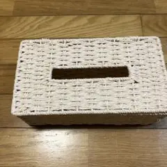 ホワイトの天然素材ティッシュボックス