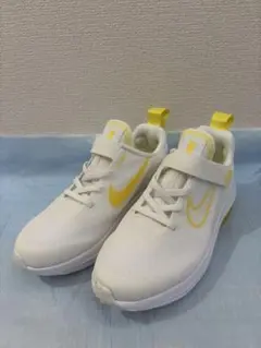 20cm NIKE ホワイト　スニーカー　キッズ
