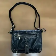 黒い合成皮革ショルダーバッグ