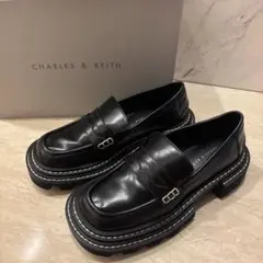 新品同様✨️Charles & Keith チャンキーペニーローファー