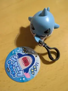 青いサメのカプセルトイ