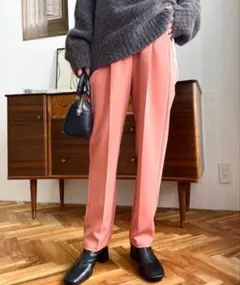 【新品未使用】センタープレススラックス カラーテーパードパンツ