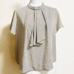 シアー素材 半袖 とろみブラウス