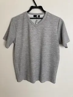 【美品】TAKAQグレー Vネック Tシャツ 半袖クリーニング済み