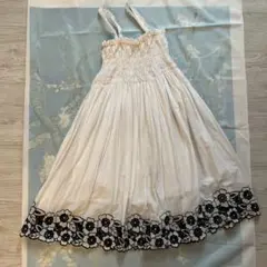 ホワイト フラワー刺繍 ノースリーブワンピース M