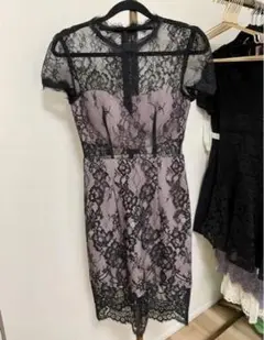 an ピンクブラックレースドレス