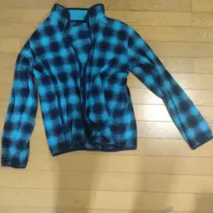 青と黒のチェック柄フリースジャケット