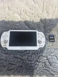 PS Vita ホワイト 本体 ゲームカード付き