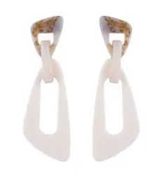 【59】未使用新品 おおぶり ピアス 白 リゾート トレンド アクリル