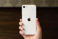 Apple iPhone SE (第3世代) 128GB スターライト