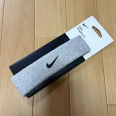 新品　NIKE ナイキ スポーツアクセサリー スウッシュ ヘッドバンド グレー