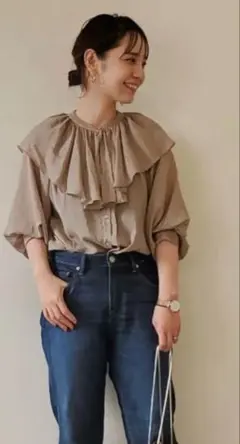 アーバンリサーチ　フリルシャツ