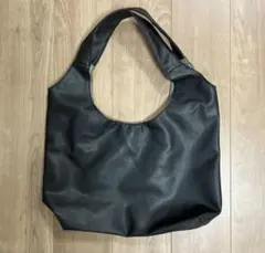黒の合成皮革トートバッグ