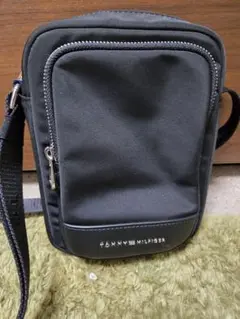 【完売品】Tommy Hilfiger ブラック ショルダーバッグ