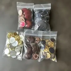 アソートボタンセット さまざまな色とサイズ