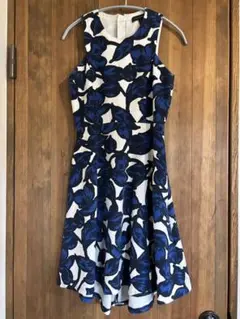 BANANAREPUBLIC ノースリーブ　ホワイト✖️ブルー　花柄　ワンピース