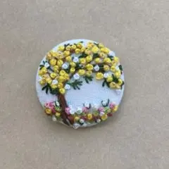 くるみボタン刺繍ブローチ　437