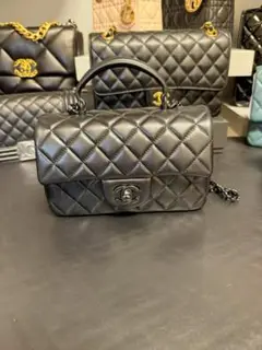 CHANEL ブラック ショルダーバッグ
