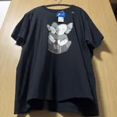 【4XL】ユニクロ× KAWS コラボTシャツ / 非売品ステッカー付