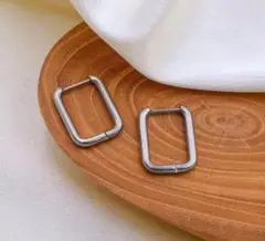 シルバー長方形ピアス（袋入り）