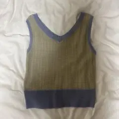 イエローとブルーのニットベスト