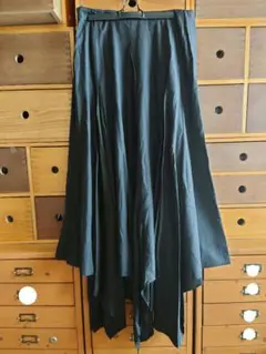 アツロウタヤマ　アシンメトリー　スカート