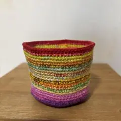 刺繍糸で編んだかカラフルな小物入れ①