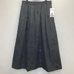未使用　去年購入　アンタイトル　黒　ドット柄タフタ　フレアスカート