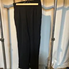 黒のスラックス（ダメージあり）