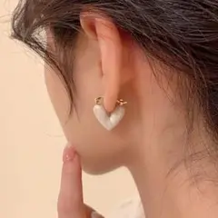 新品　ピアス　ハート　小ぶり　可愛い　韓国　フープピアス　上品　マーブル　高見え