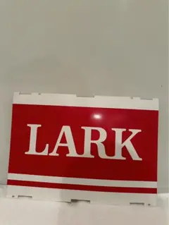 【アンティーク】ホーロー看板　たばこ　LARK　昭和レトロ 季節のおすすめ商品 アンティーク】ホーロー看板 たばこ LARK