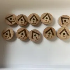 木のボタン　お家　10個