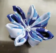 つまみ細工のブローチ