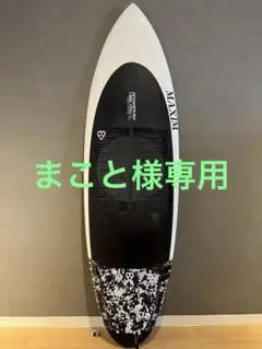ジャスティス＋チリ　PINACOLADA 5'6\"　フィン付き ジャスティス＋チリ PINACOLADA 5´6 フィン付き マリンスポーツ