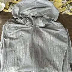 ユニクロ　パーカー　Mサイズ