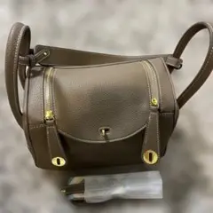 キューブバック・デザインモカベージュショルダーバッグ