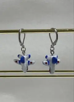 【ハンドメイド】　ブルーインパルス　ピアス　ソロ下向き　C