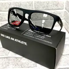 光でレンズの色が変わる　調光　偏光サングラス　新品　ウェリントン型　UV400