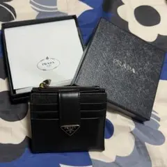 【新品未使用品★現行品】PRADA サフィアーノタブ 折り財布 送料関税込☆PRADA サフィアーノレザー 財布 折りたたみ財布
