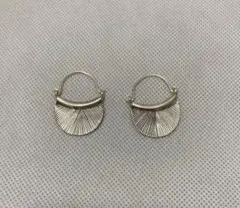 【新品】カレンシルバー　半円型ピアス