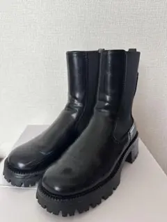 ZARA ギザギザソールショートブーツ 35