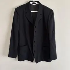黒のブレザー上着