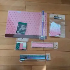 鬼滅の刃の文房具とマスク