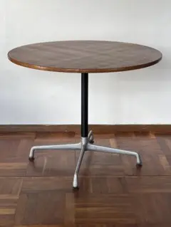 2025年最新】Herman Miller ダイニングテーブルの人気アイテム
